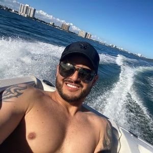 Meet your Posher, Cesar